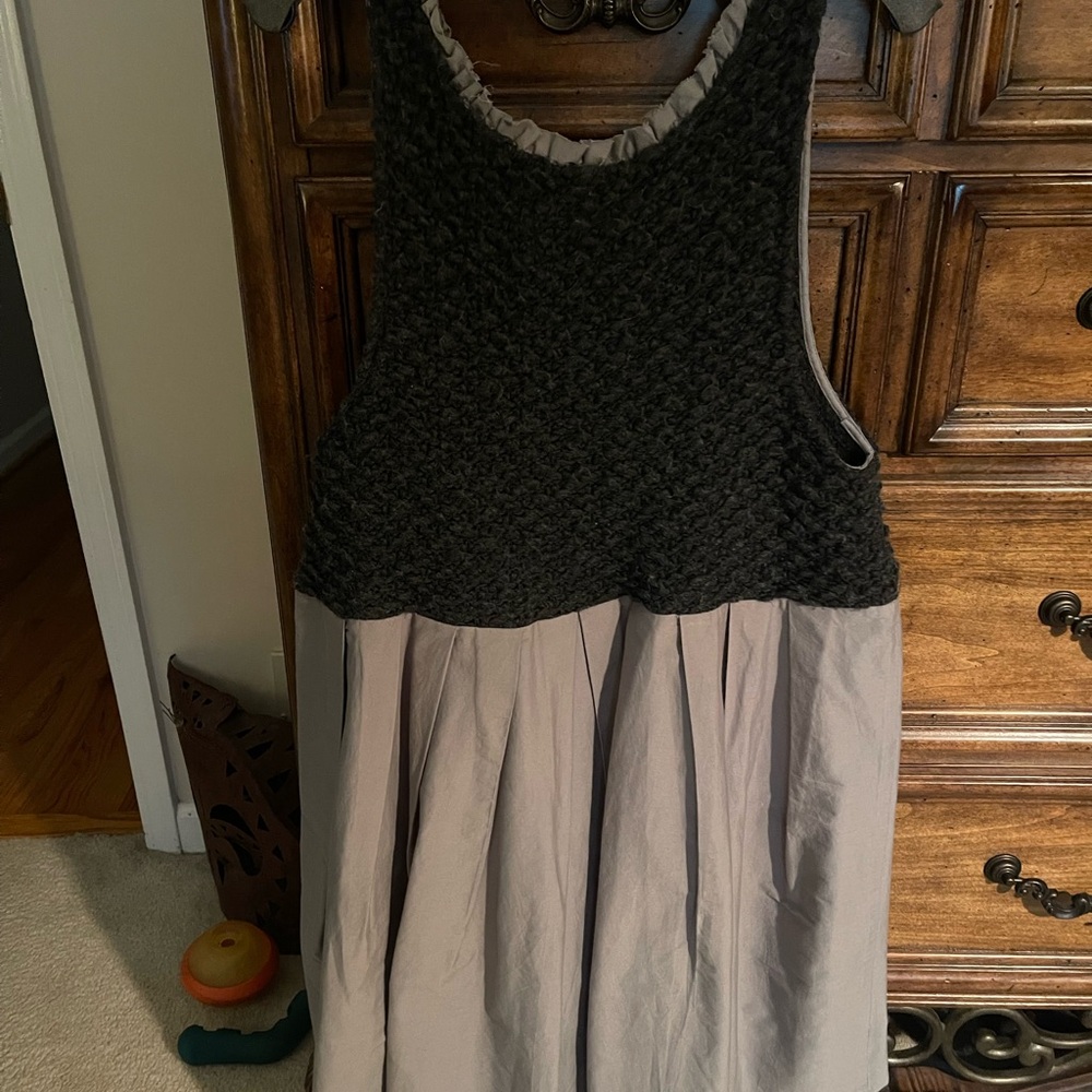 Elegant Women's Sleeveless Black and Gray Dress - Picture 3 of 3